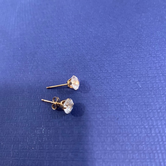 Macys gold plated stud earrings - Picture 1 of 3